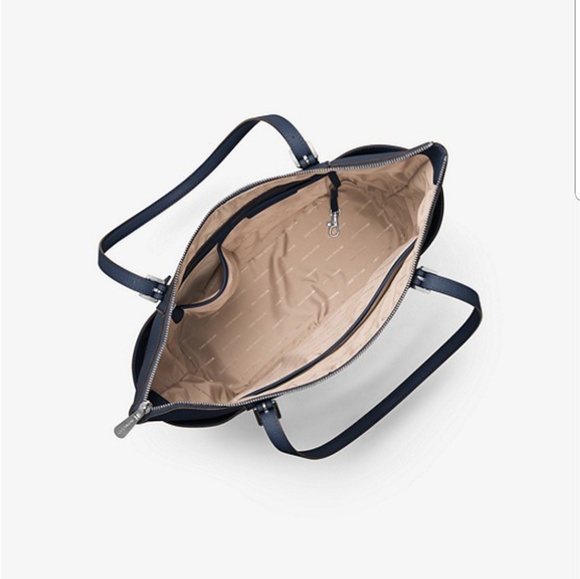 Michael Kors Large Jet Set Tote - Picture 2 of 3